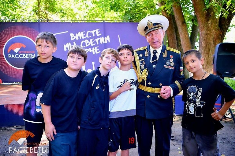Больше, чем праздник: в День ВМФ ветеран-подводник встретился с ребятами в «Круглинских рассветах»